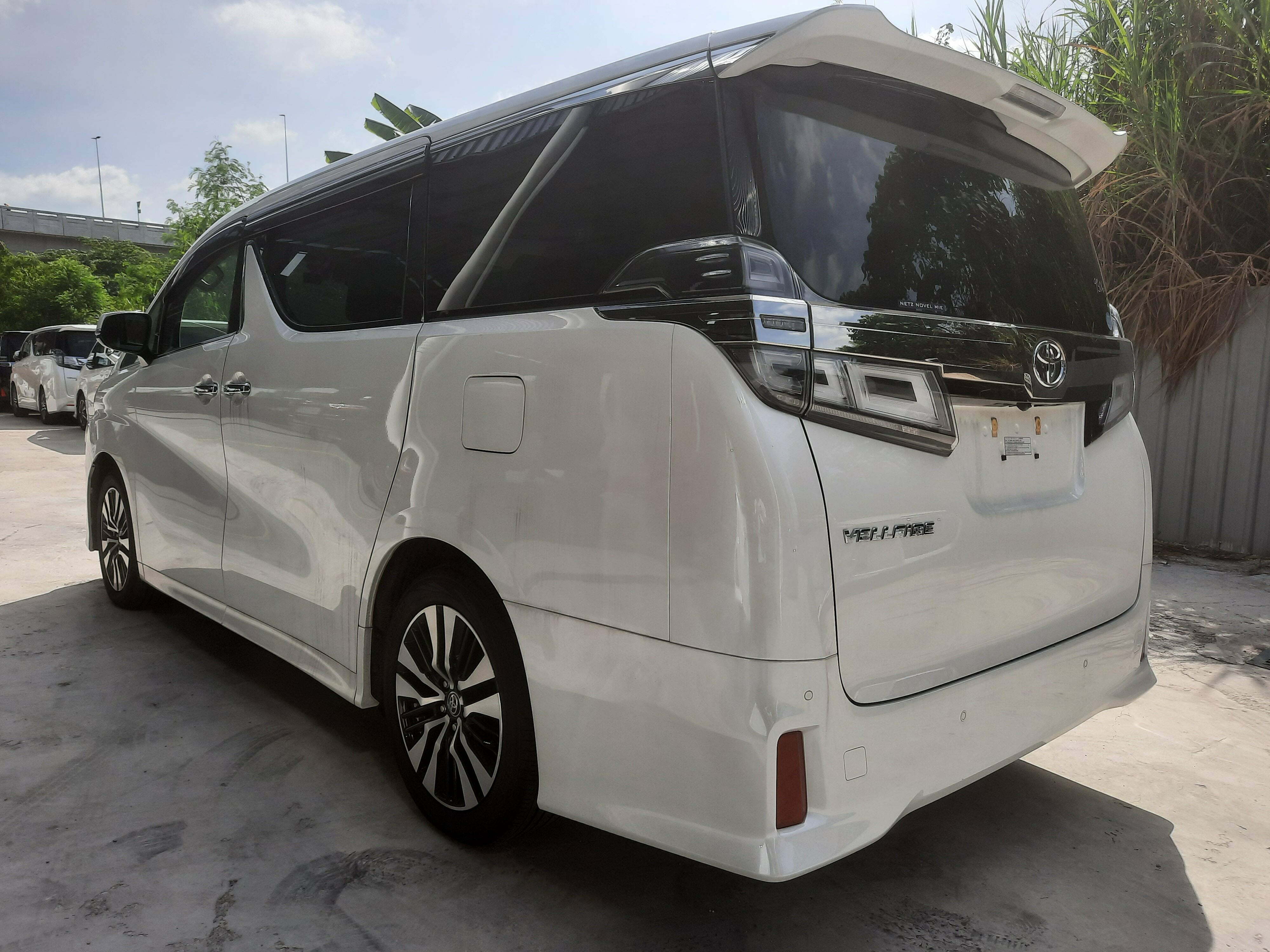 TOYOTA Vellfire 2.5 ZG White Rear Left
