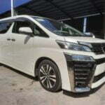 TOYOTA Vellfire 2.5 ZG White Front Right