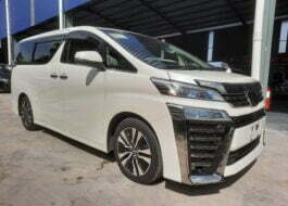 TOYOTA Vellfire 2.5 ZG White Front Right