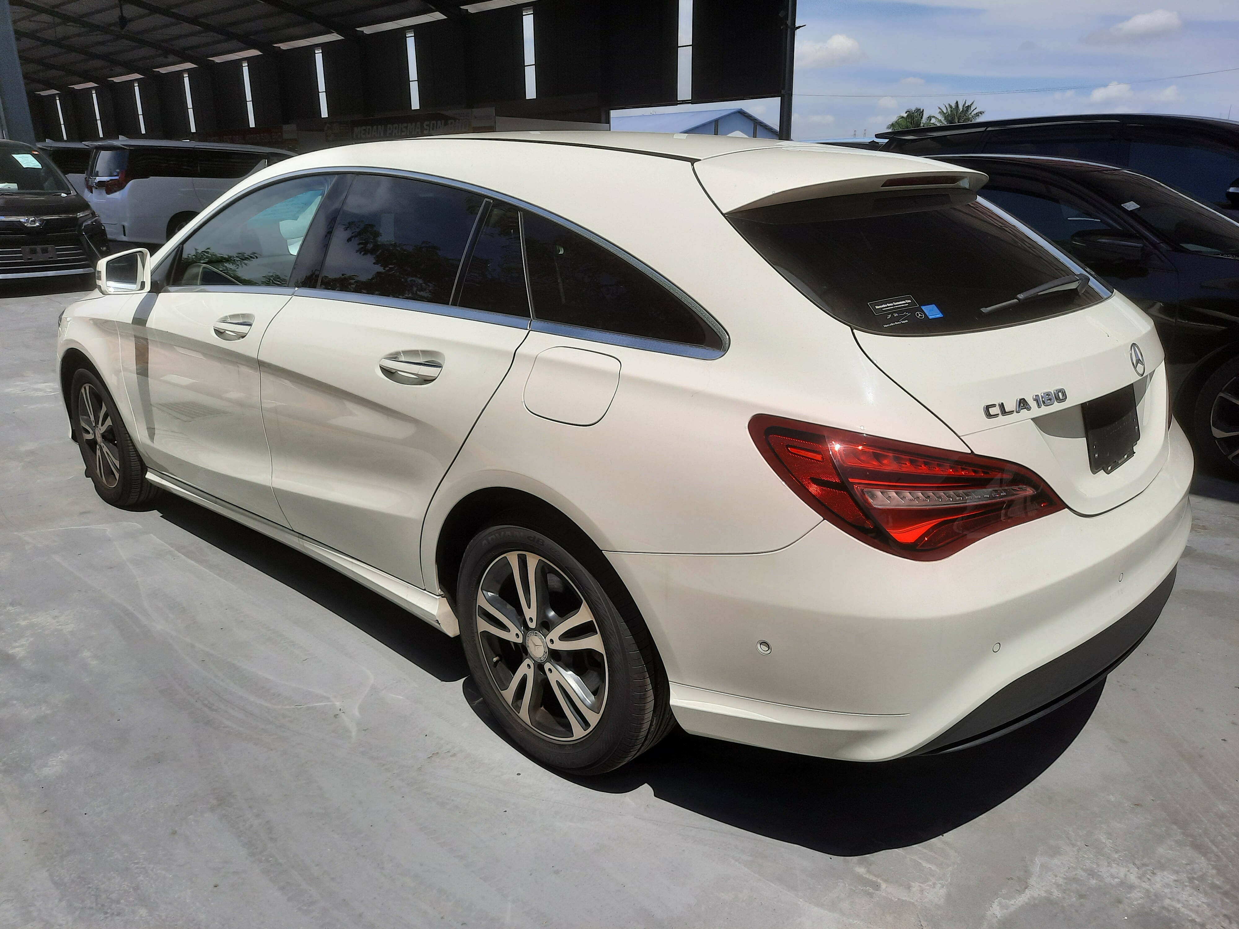Mercedes-Benz CLA180 Shooting Brake White Rear Left