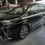 TOYOTA Voxy 2.0 ZS Kirameki 2 Front Left