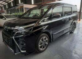 TOYOTA Voxy 2.0 ZS Kirameki 2 Front Left