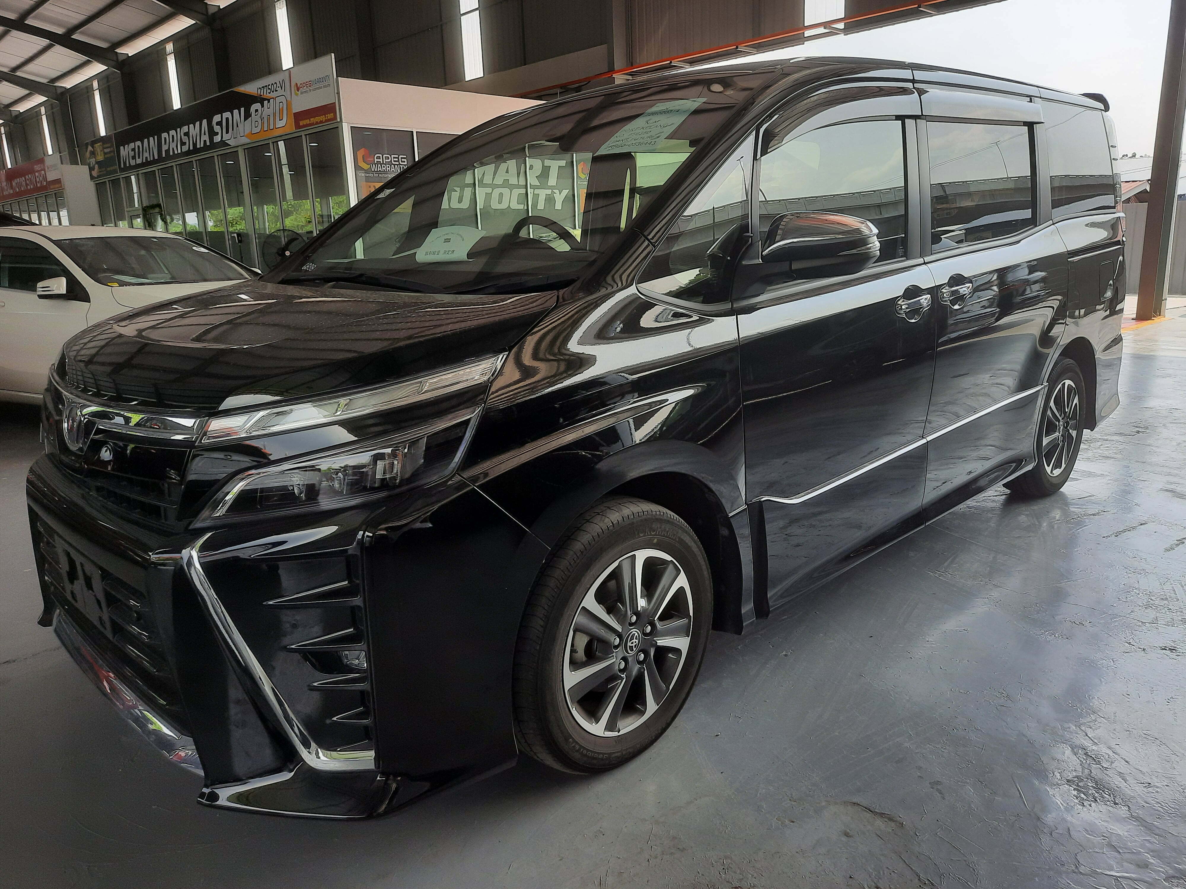 TOYOTA Voxy 2.0 ZS Kirameki 2 Front Left