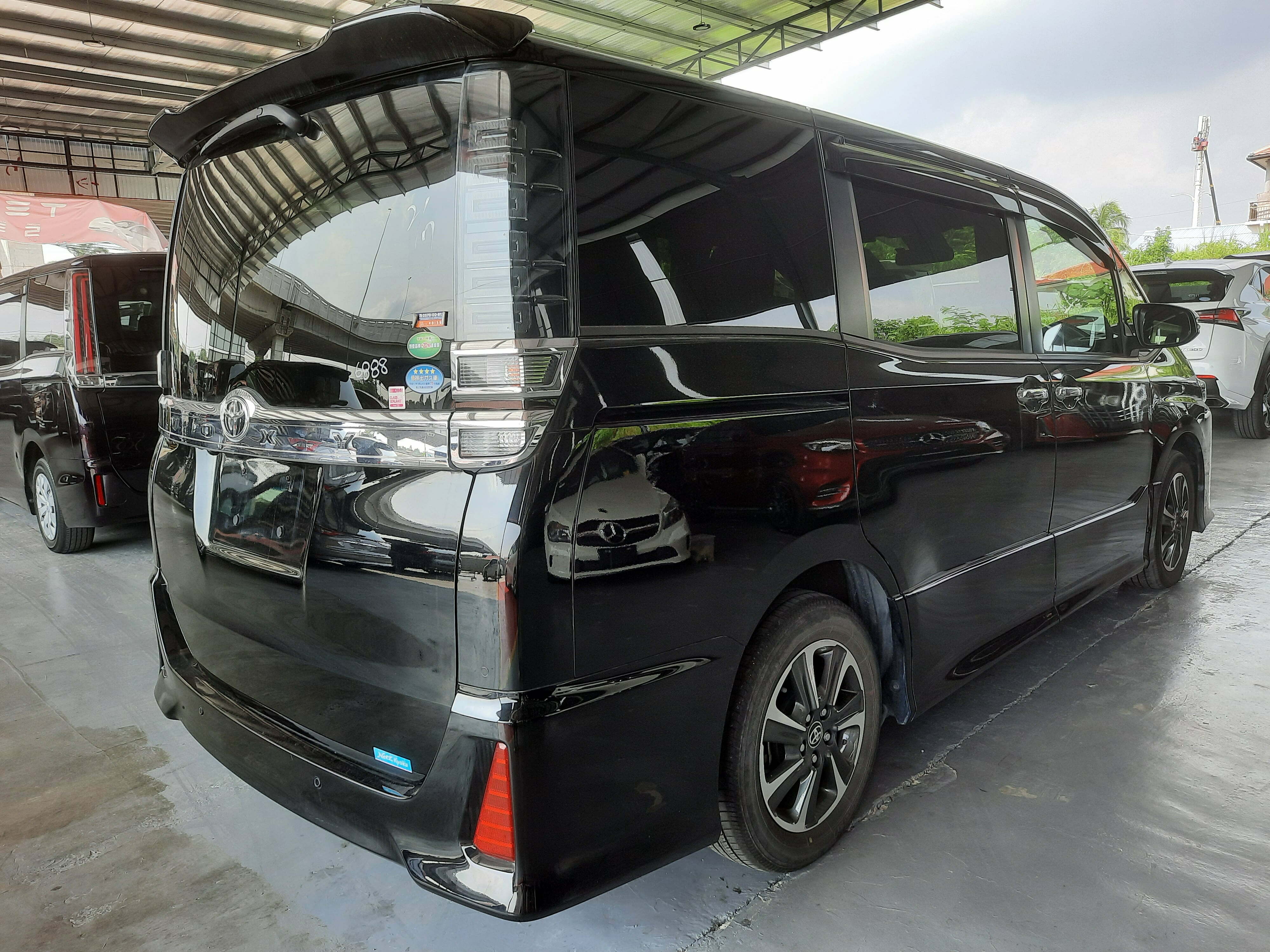 TOYOTA Voxy 2.0 ZS Kirameki 2 Rear Right