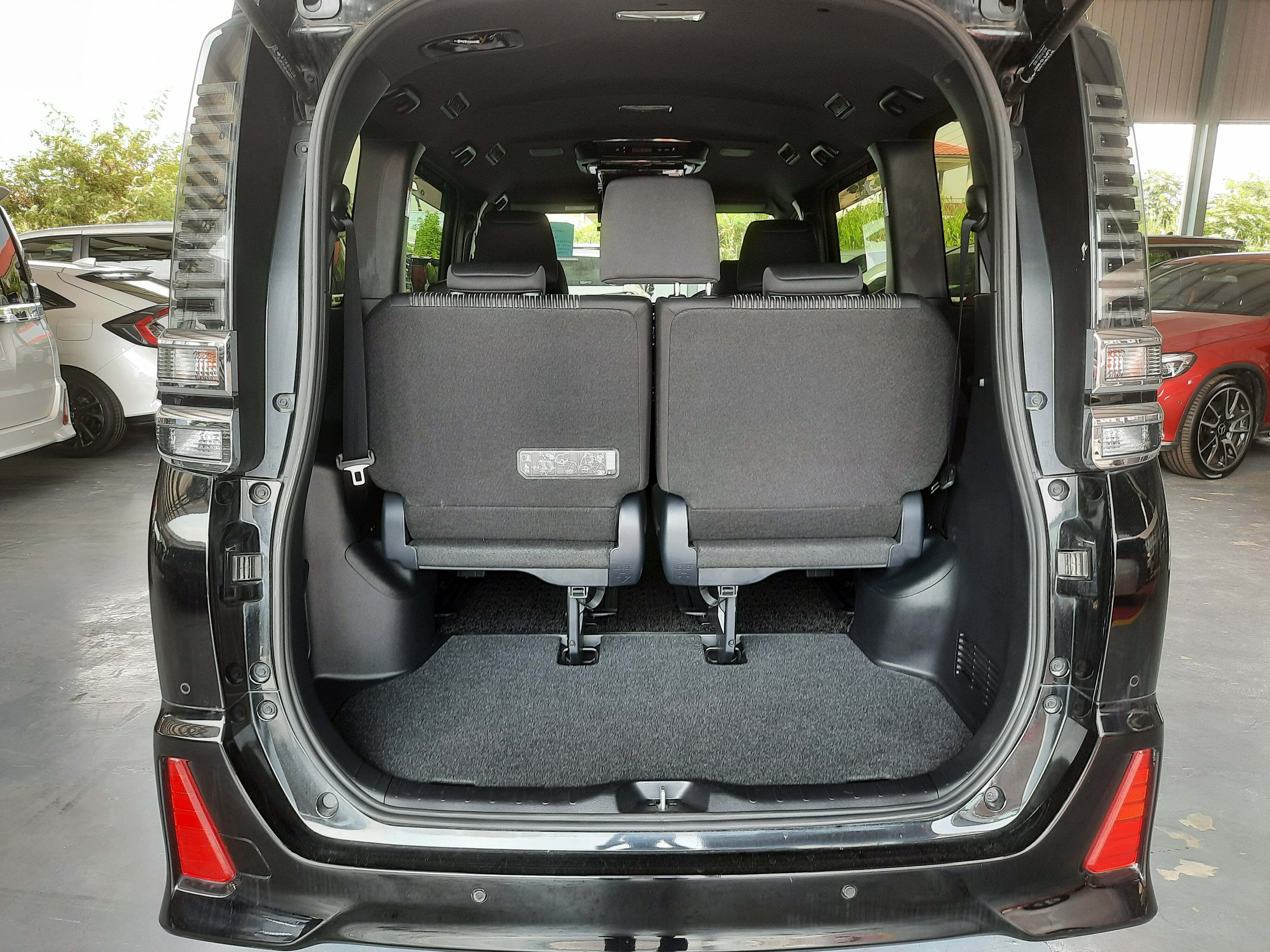 TOYOTA Voxy 2.0 ZS Kirameki 2 Rear Boot area