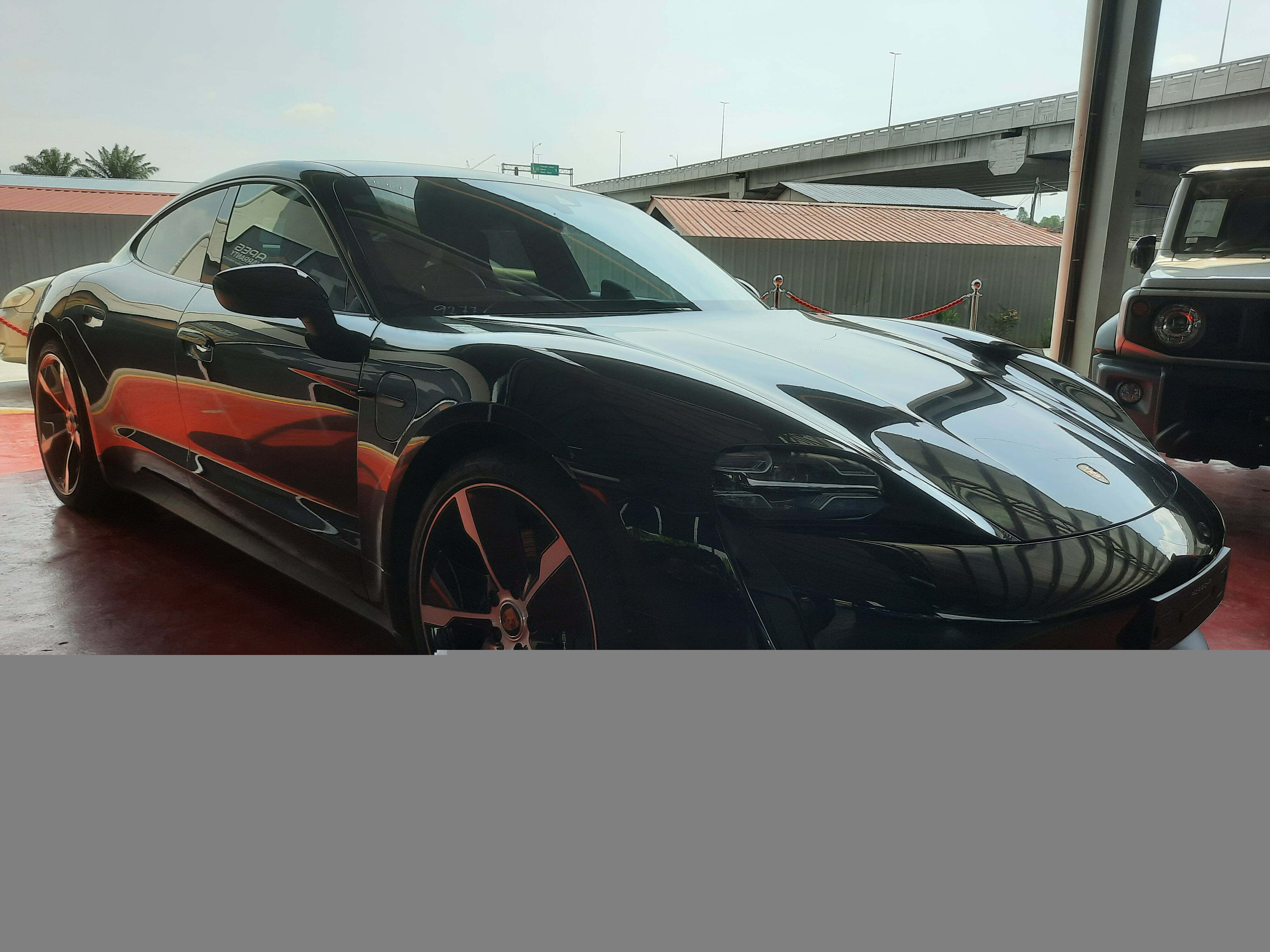 PORSCHE Taycan Front Right