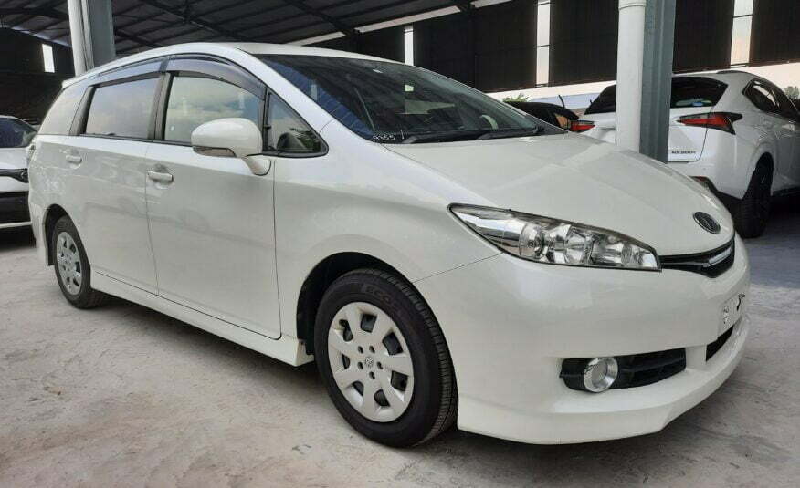 TOYOTA Wish1.8 X Pearl White Front Right