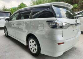 TOYOTA Wish1.8 X Pearl White Rear Left