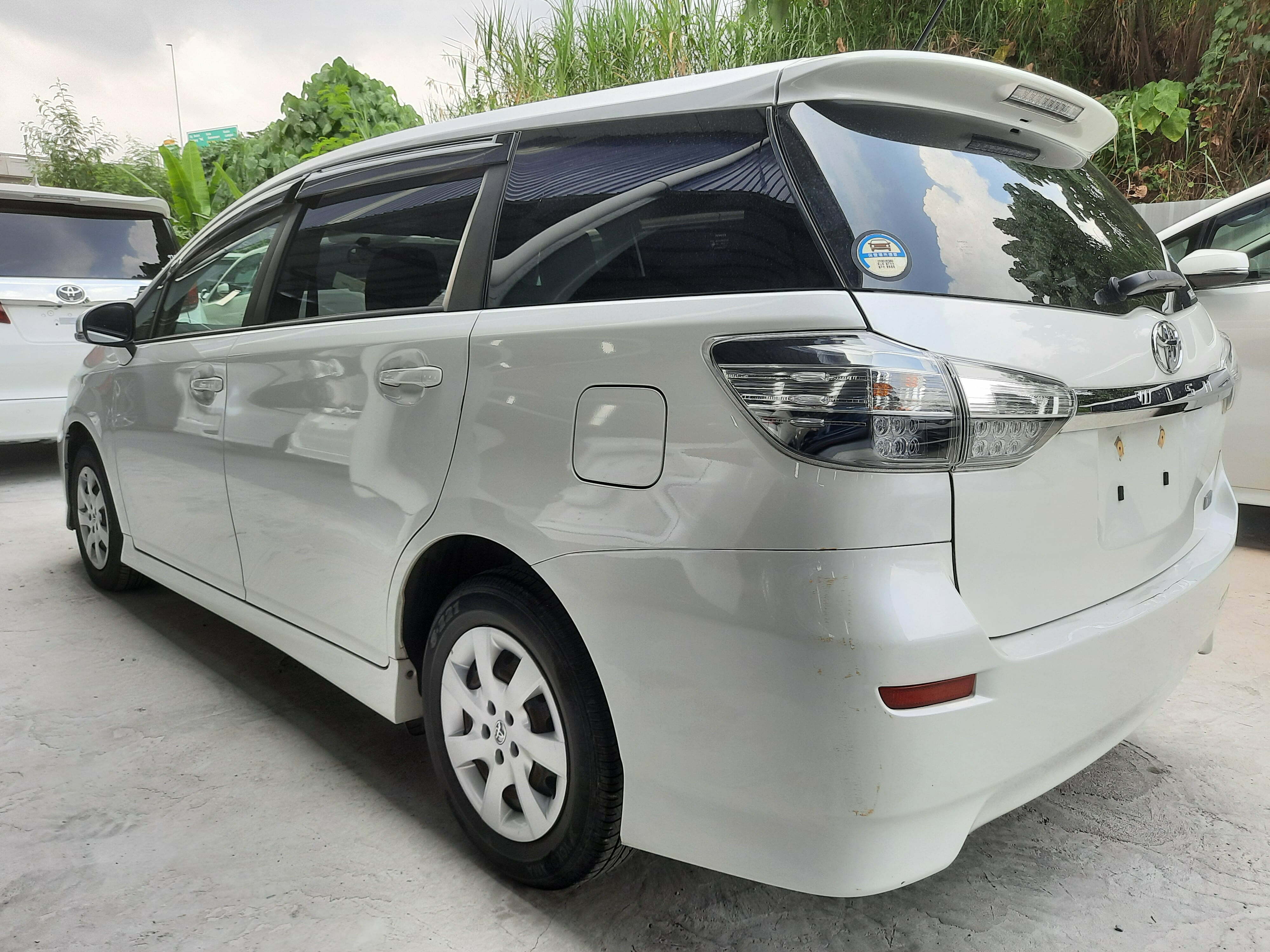 TOYOTA Wish1.8 X Pearl White Rear Left