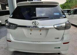 TOYOTA Wish1.8 X Pearl White Rear View