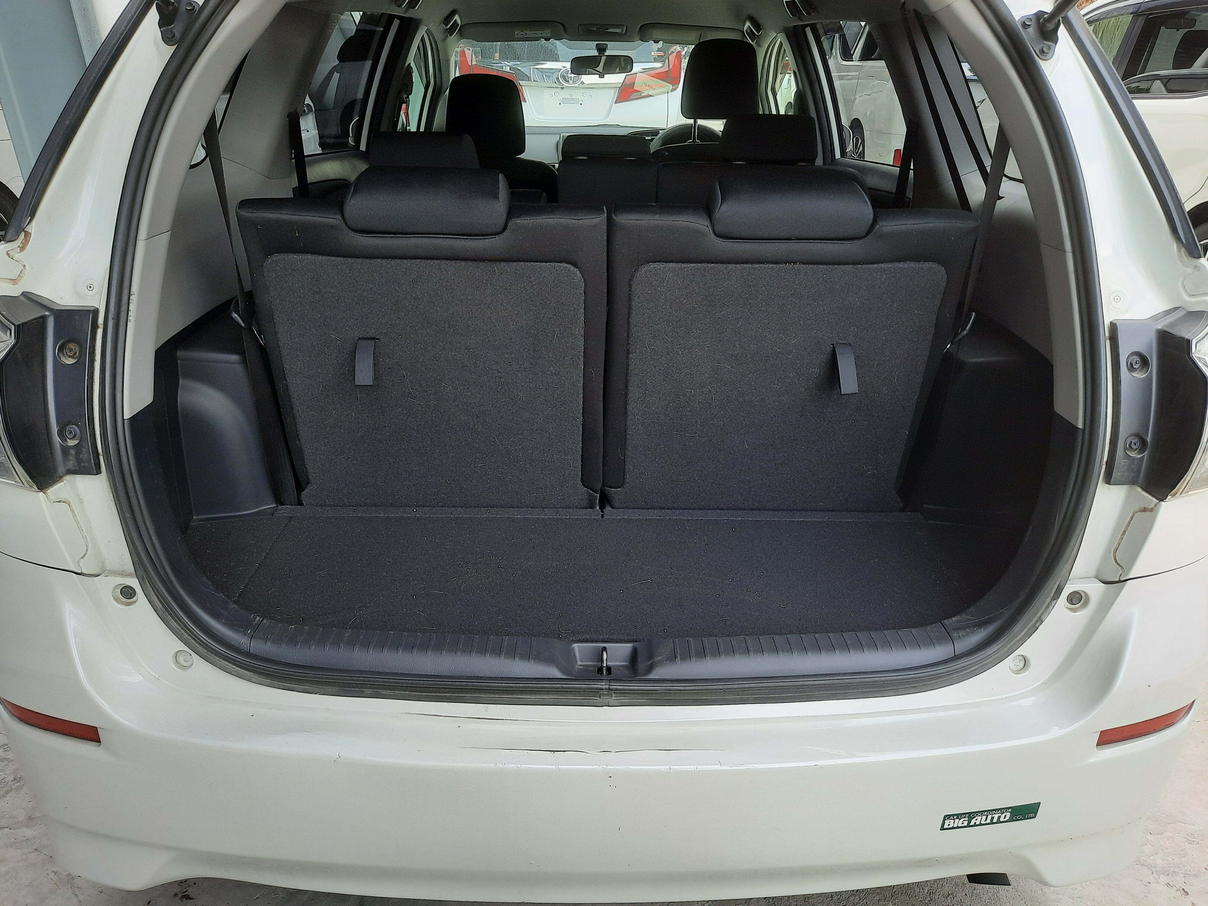 TOYOTA Wish1.8 X Rear Boot area