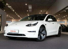 TESLA Model 3 Long Range White Front left