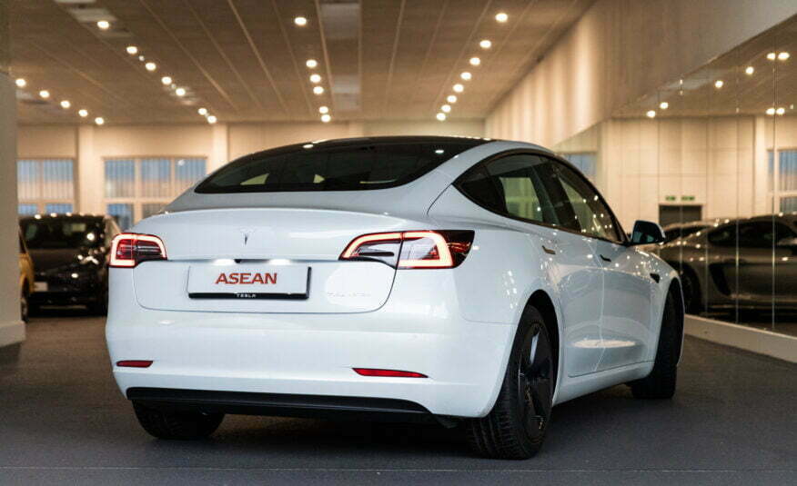 TESLA Model 3 Long Range White Rear Right