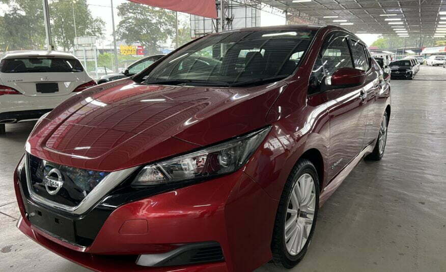 NISSAN Leaf X Wine Red Front Left