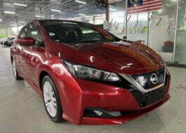 NISSAN Leaf X Wine Red Front Right