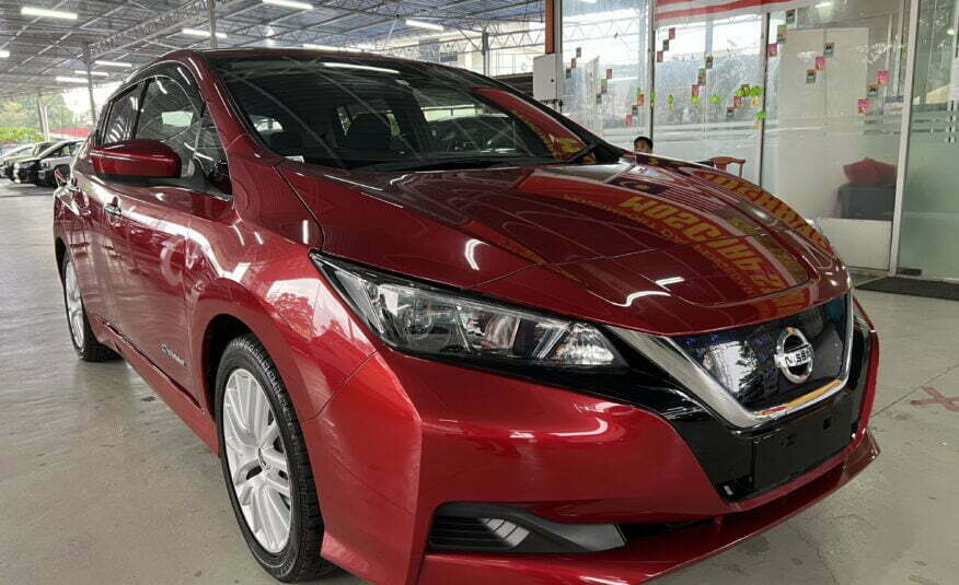 NISSAN Leaf X Wine Red Front Right