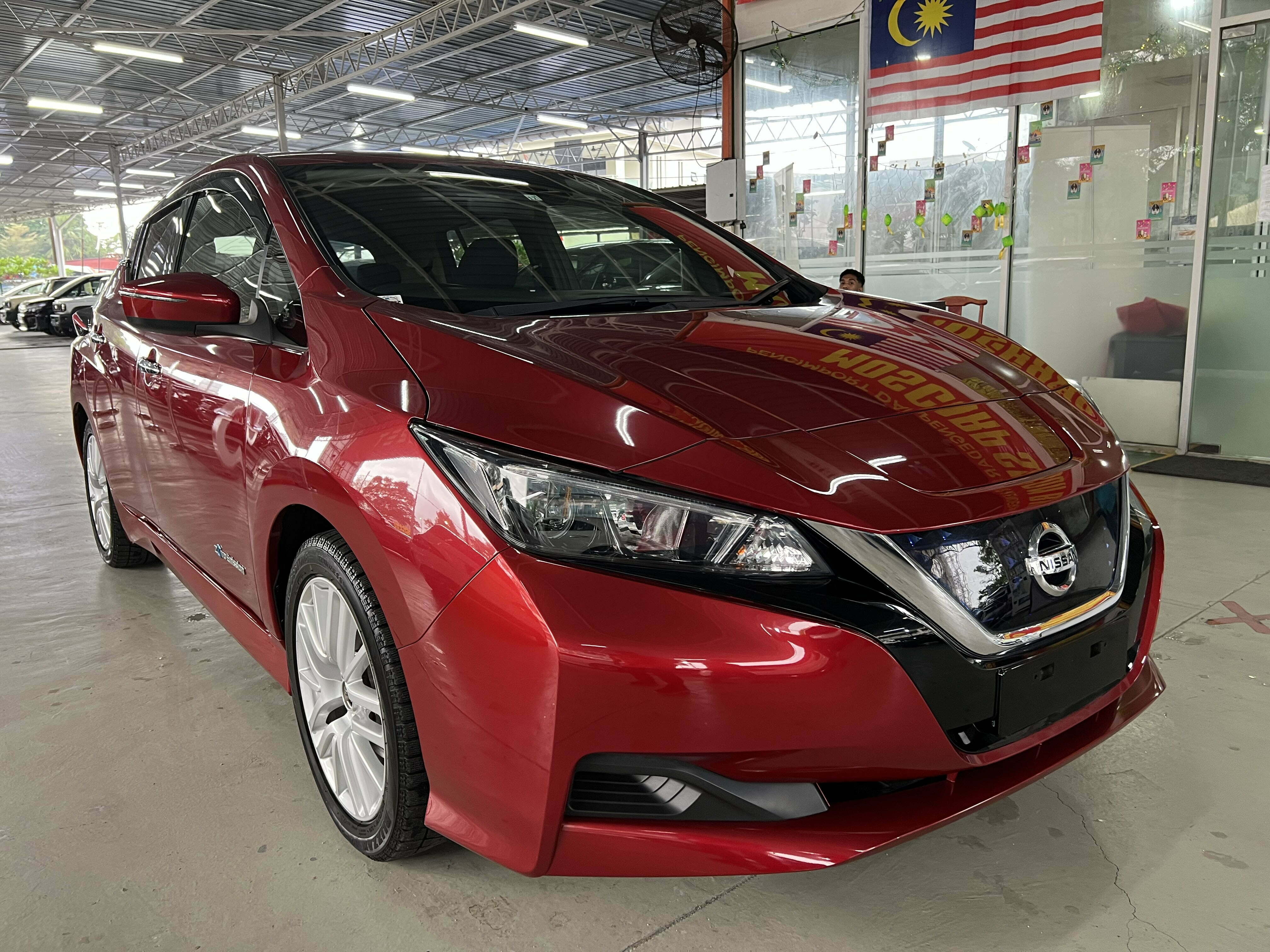 NISSAN Leaf X Wine Red Front Right