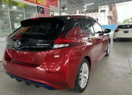 NISSAN Leaf X Wine Red Rear Right