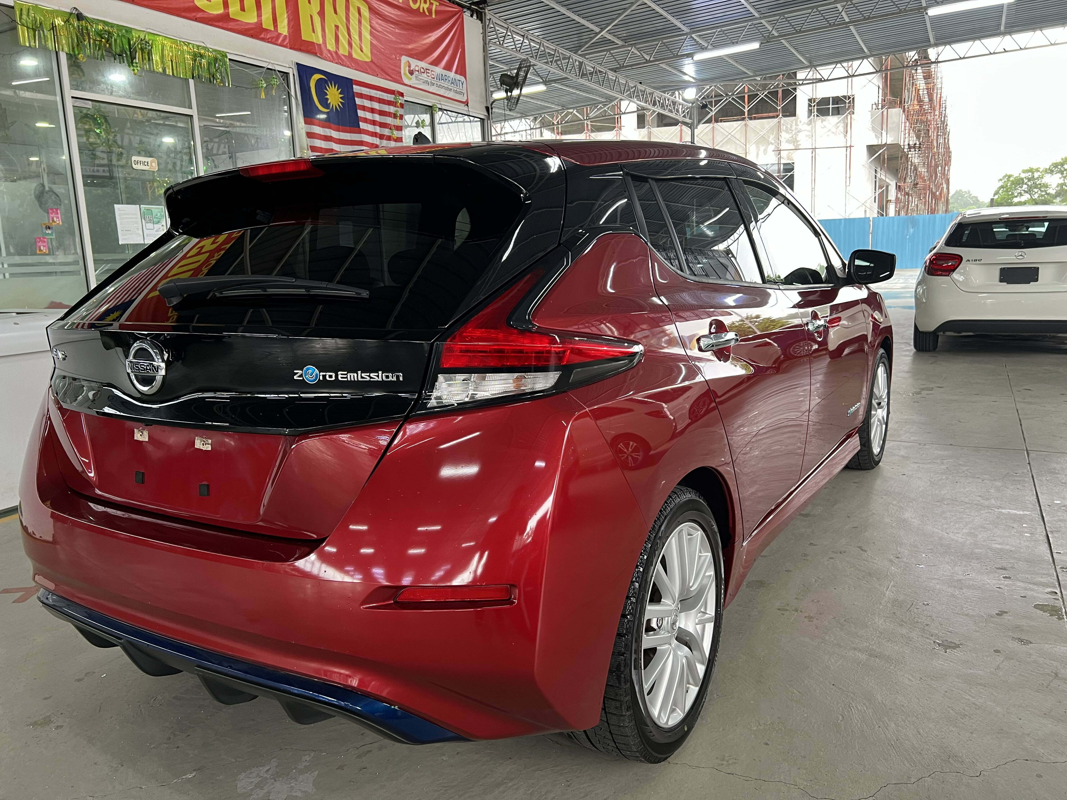 NISSAN Leaf X Wine Red Rear Right