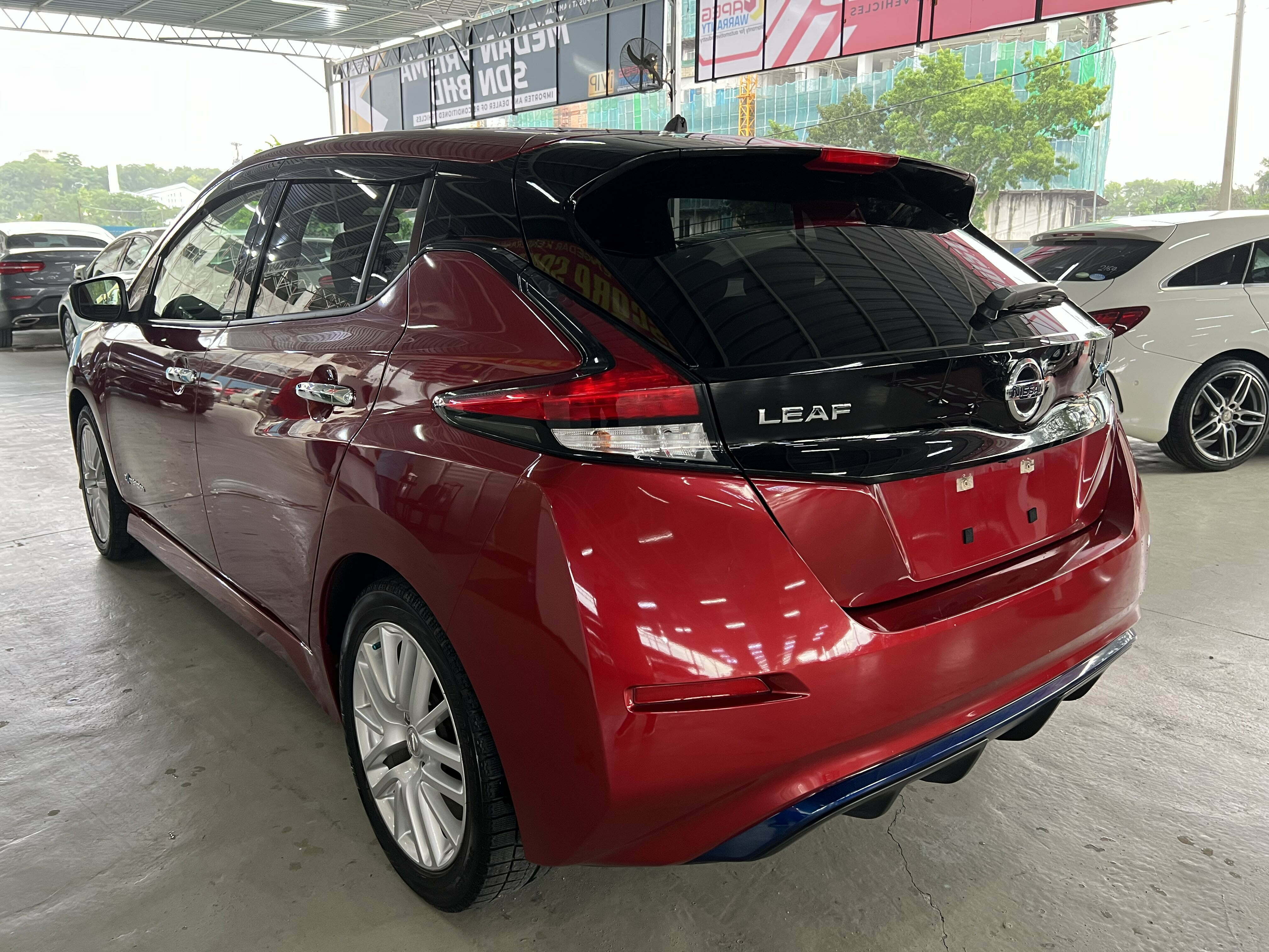 NISSAN Leaf X Wine Red Rear Left
