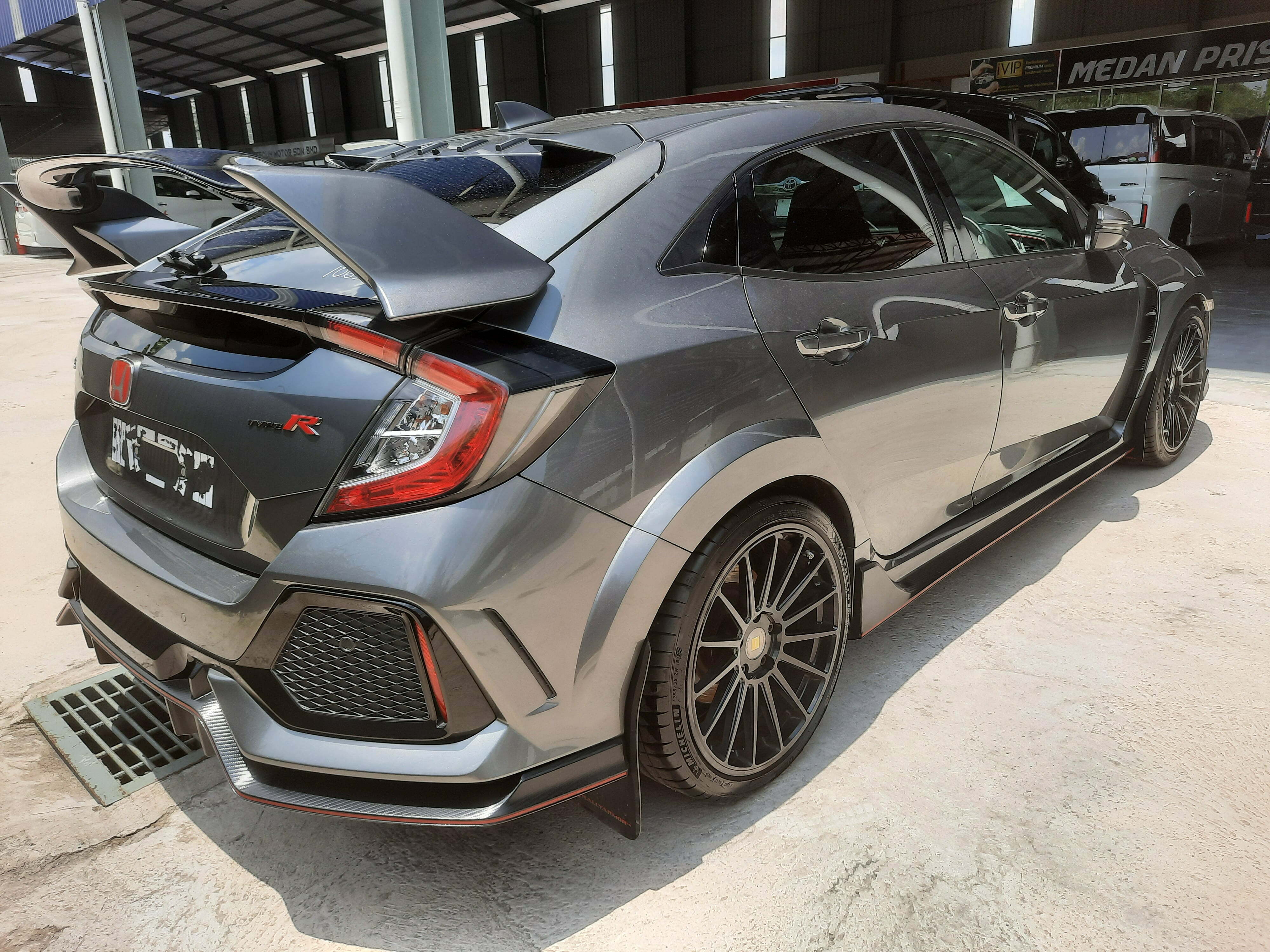 HONDA Civic 2.0 Type-R GT Rear Right View