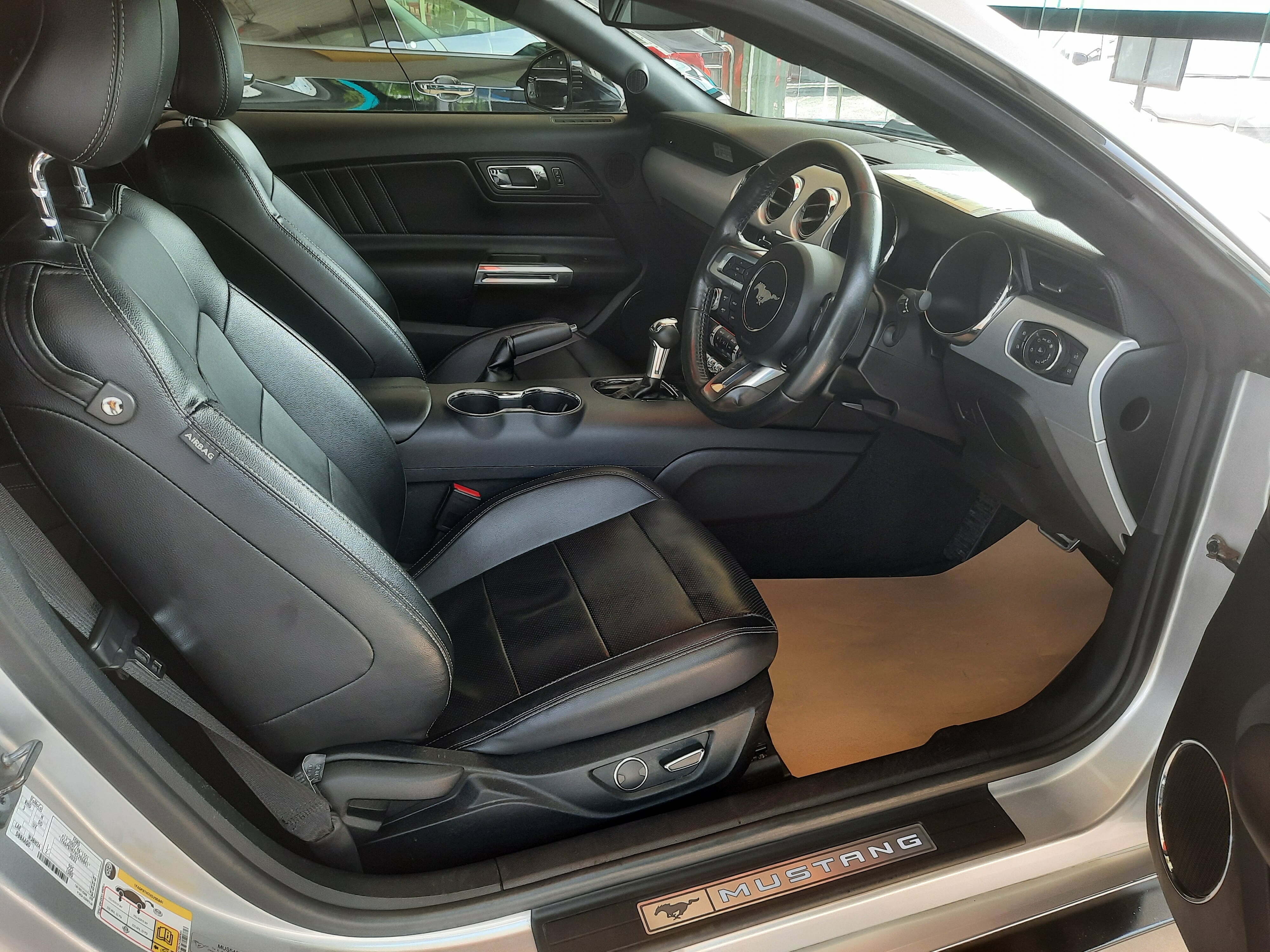FORD Mustang Ecoboost (Coupe) Driver Cabin