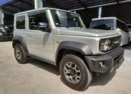 SUZUKI Jimny Sierra Silver Front Right