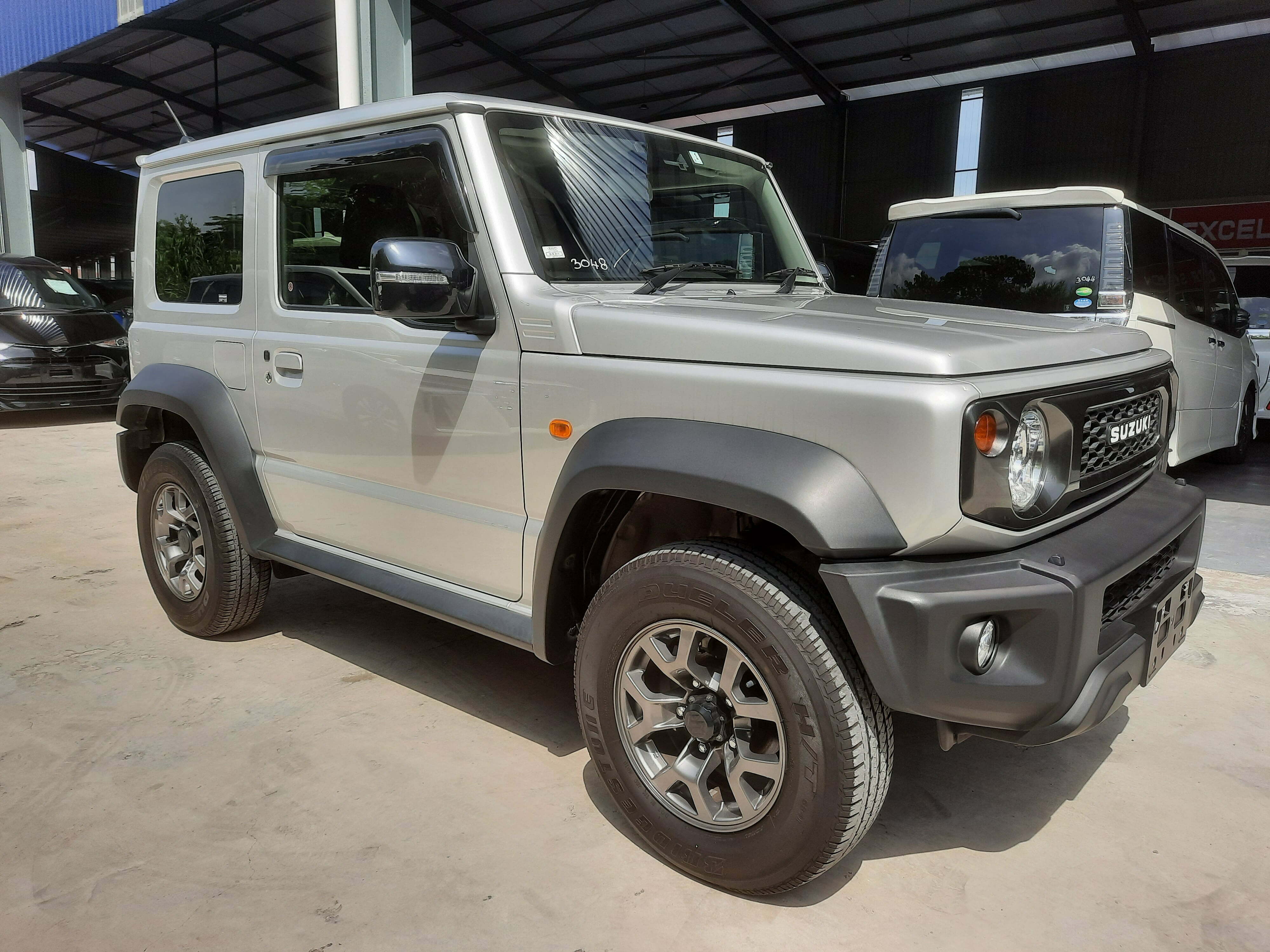 SUZUKI Jimny Sierra Silver Front Right