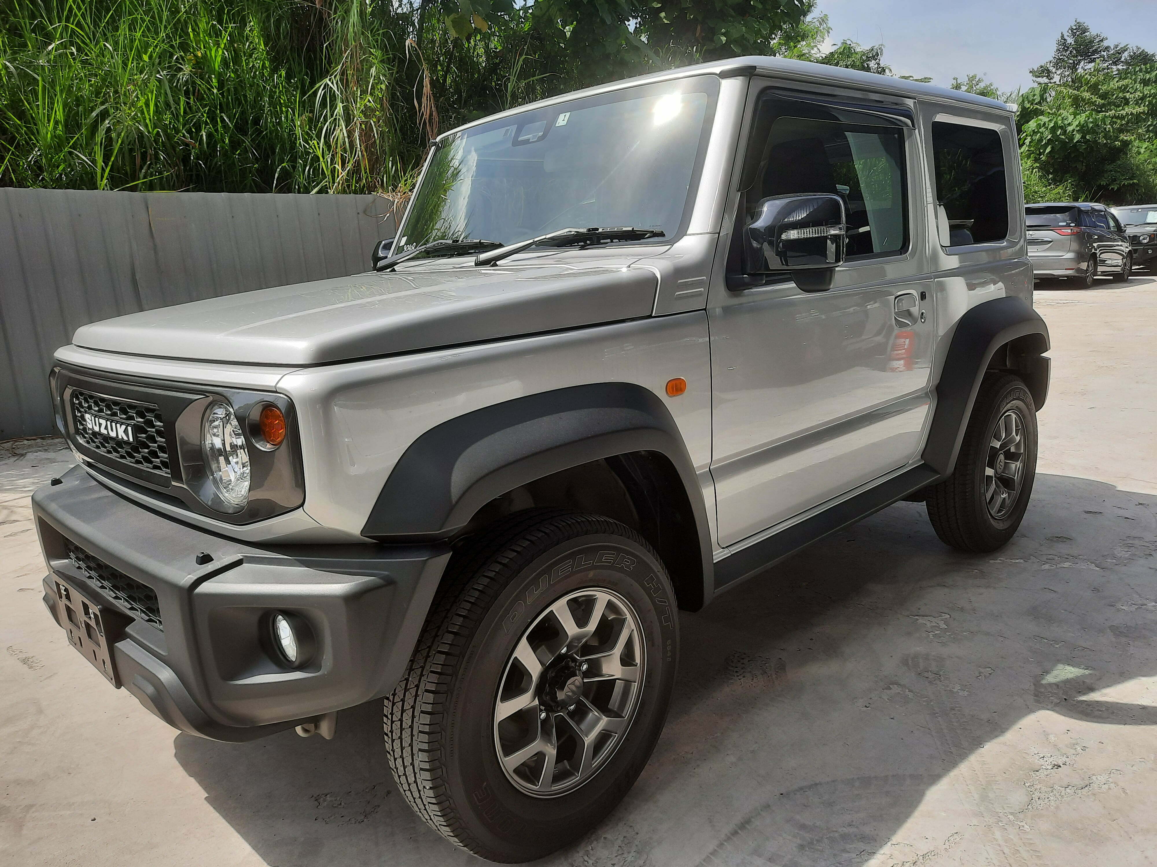 SUZUKI Jimny Sierra Silver Front Left