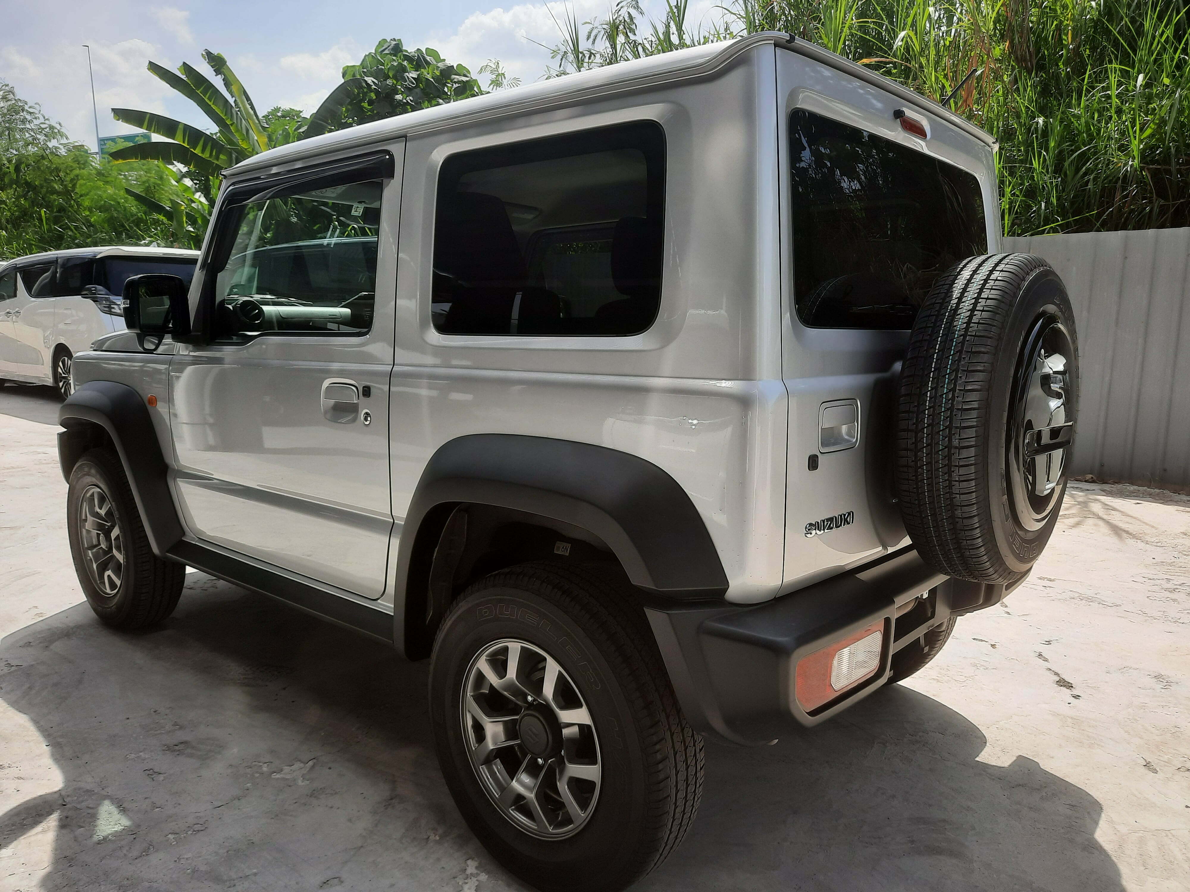 SUZUKI Jimny Sierra Silver Rear Left
