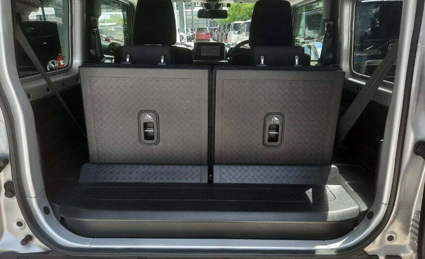 SUZUKI Jimny Sierra Silver Boot space