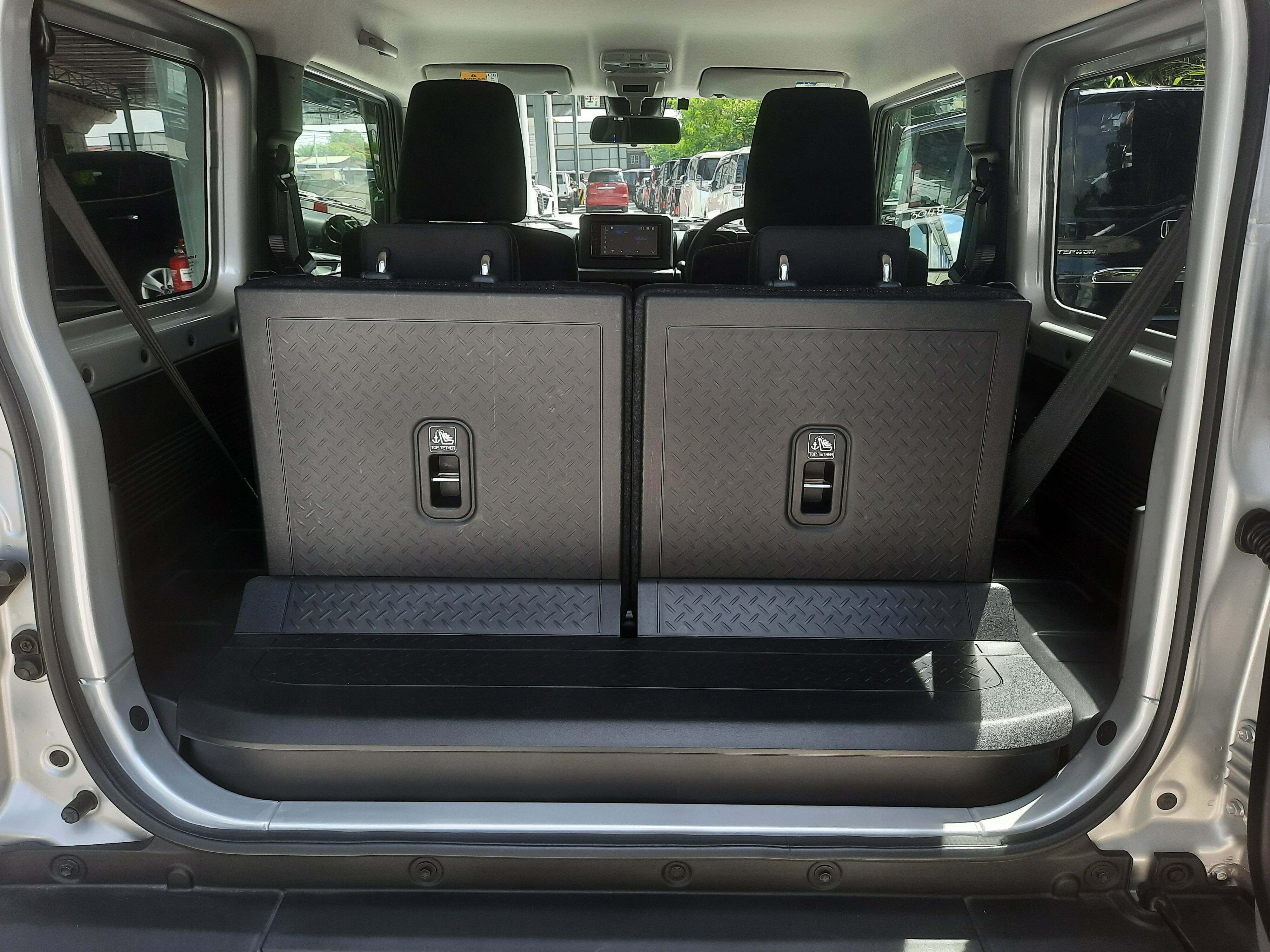 SUZUKI Jimny Sierra Silver Boot space