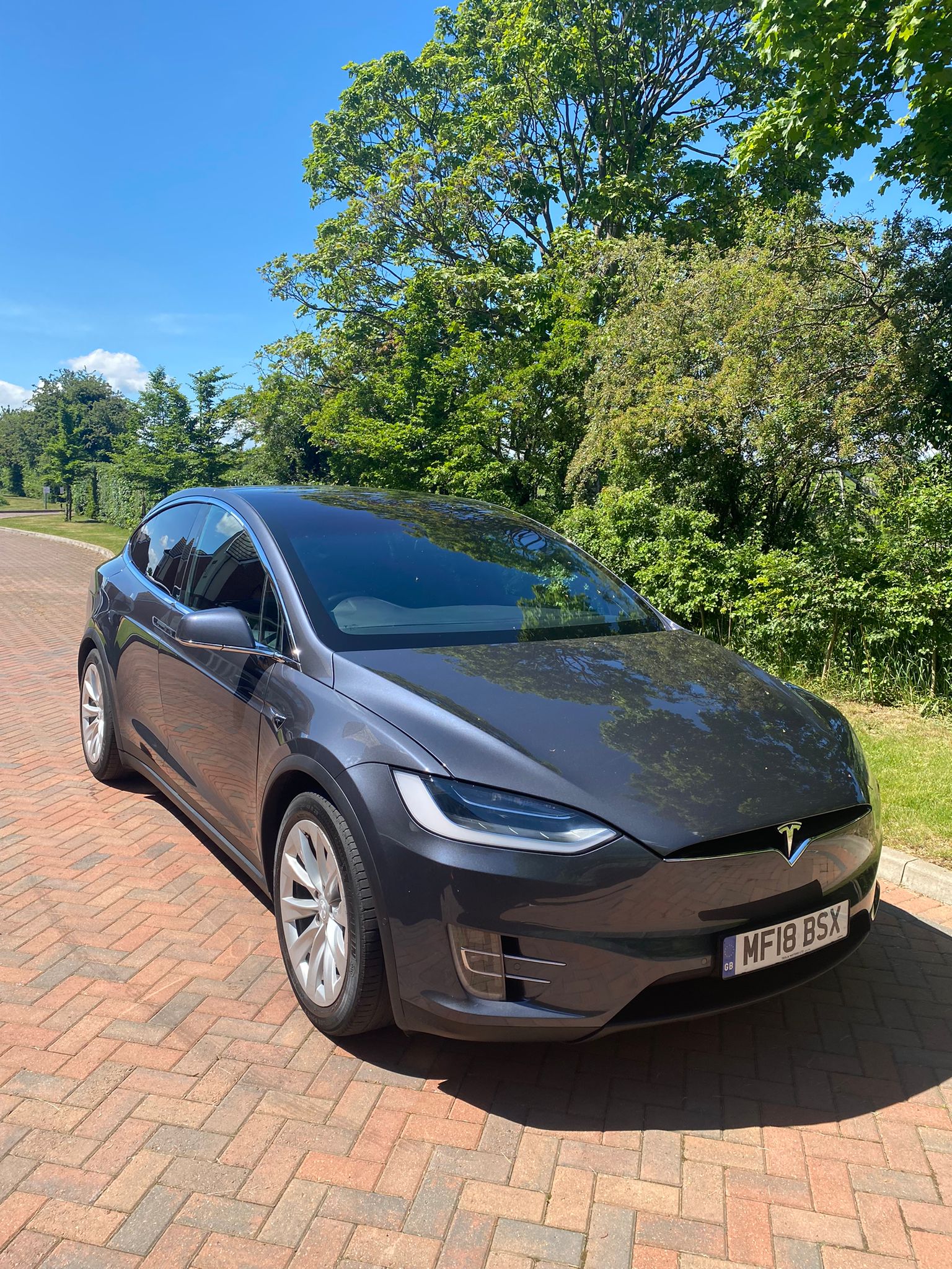 TESLA Model X 75D Grey Front Right
