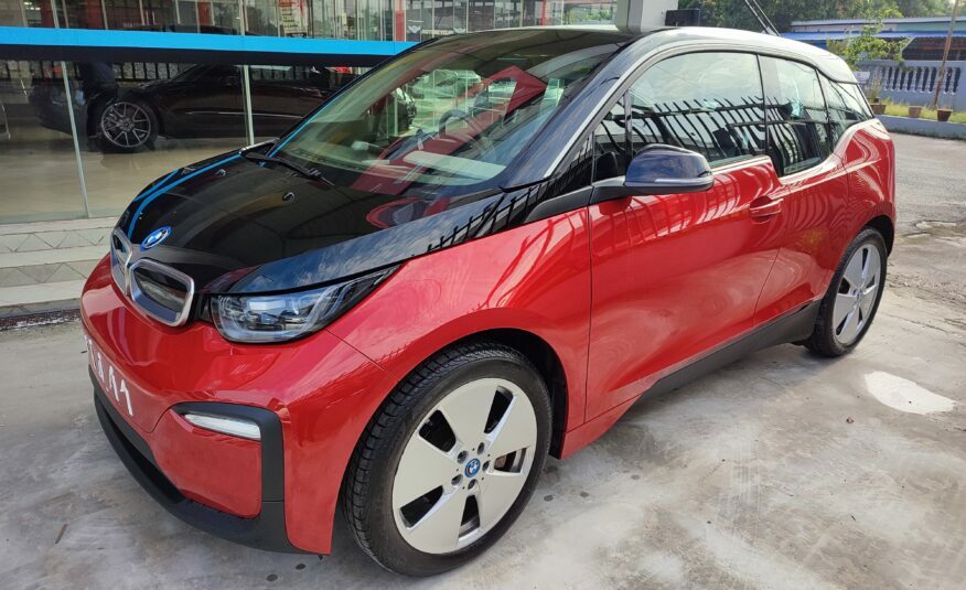 BMW i3 Range Extender Red Black Front Left