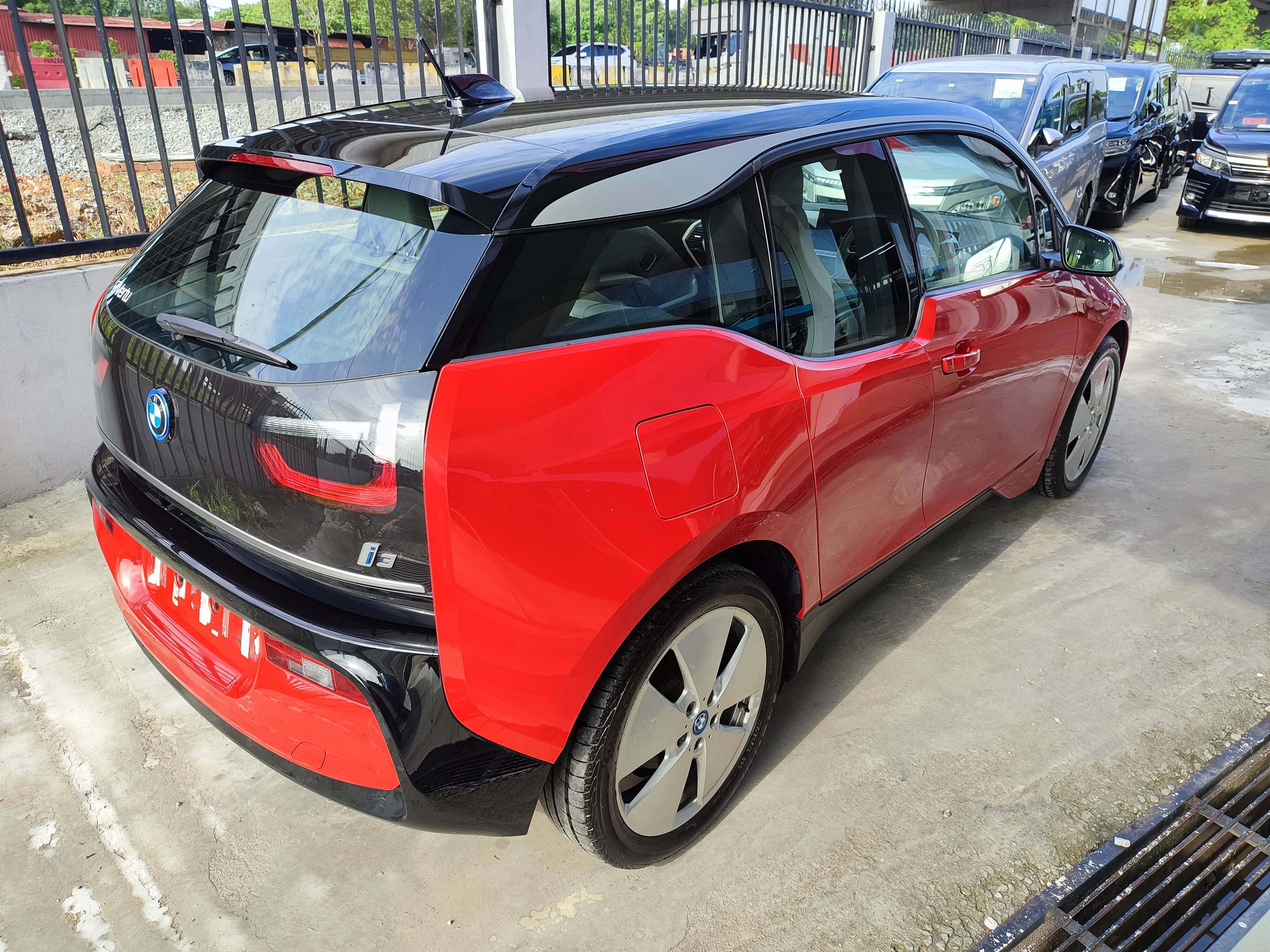 BMW i3 Range Extender Red Black Rear Right