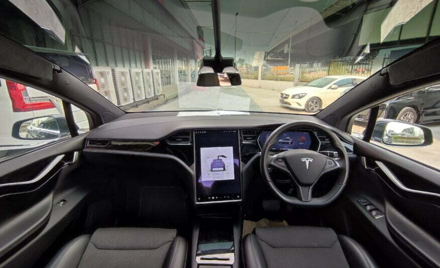 TESLA Model X 75D Interior cabin