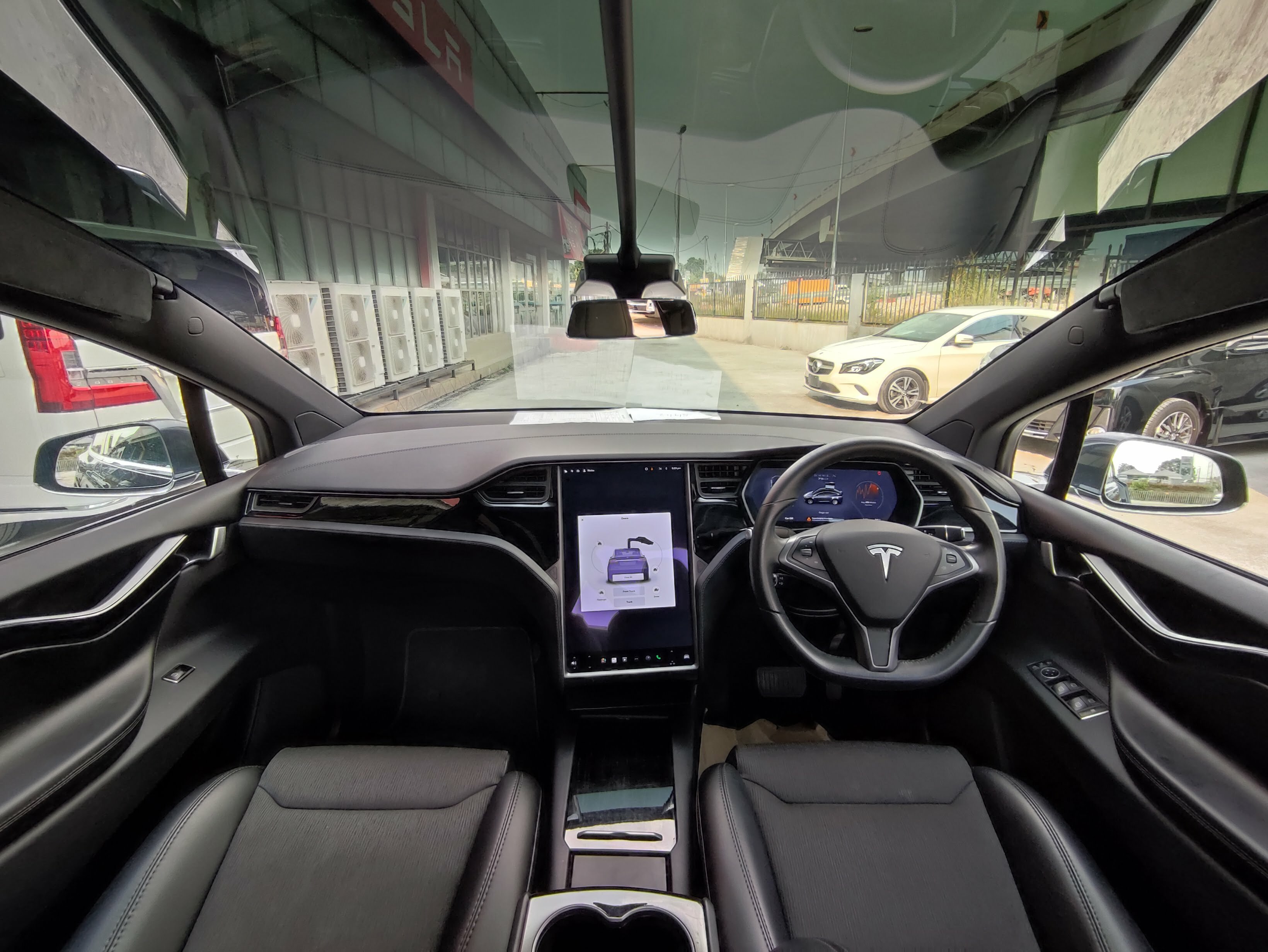 TESLA Model X 75D Interior cabin