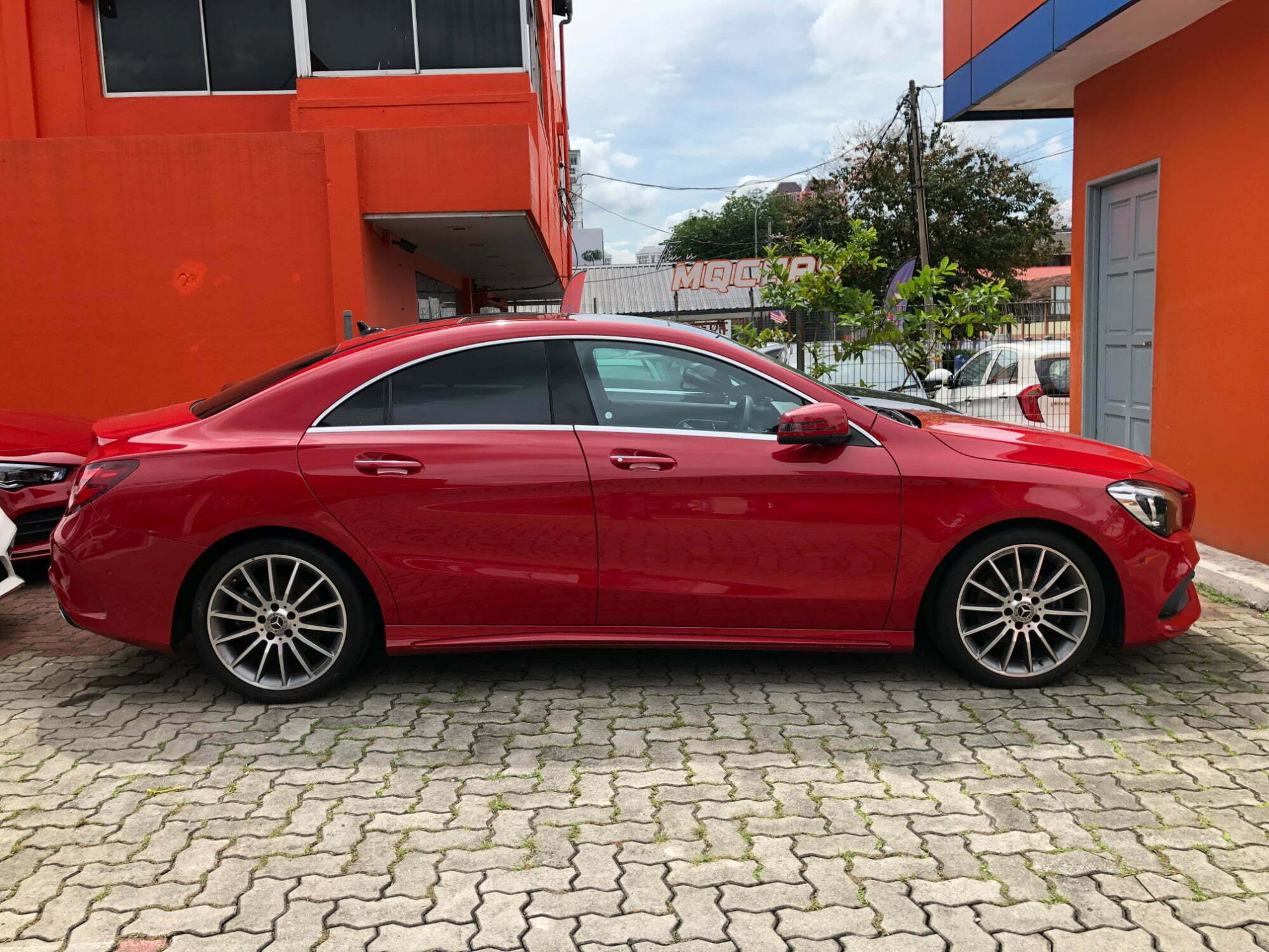 MERCEDES-BENZ CLA180