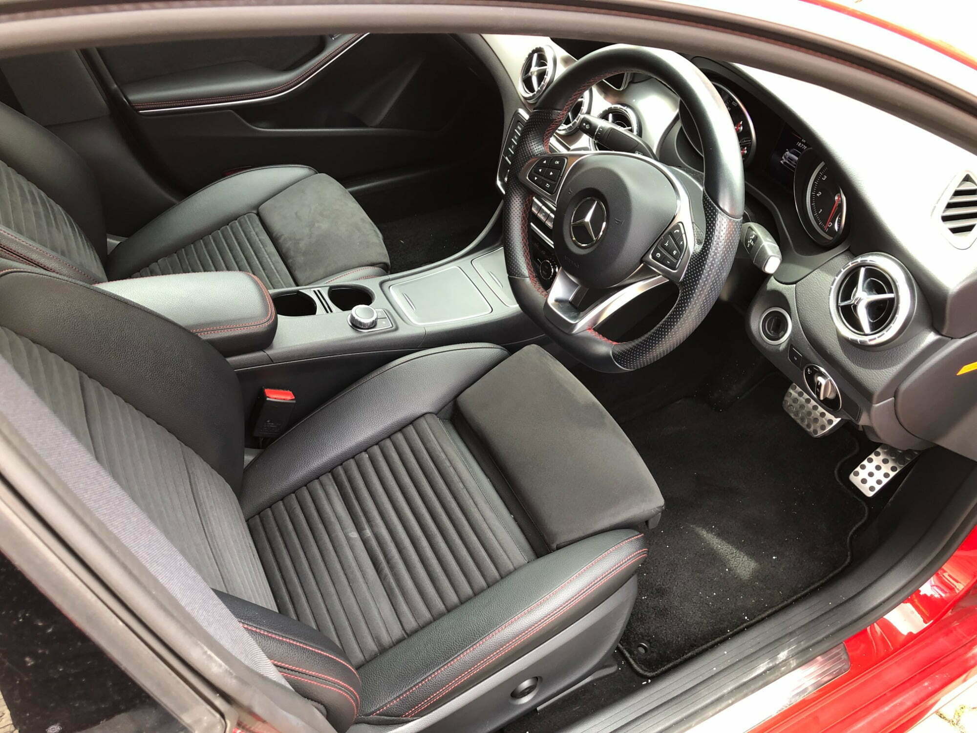 MERCEDES-BENZ CLA180