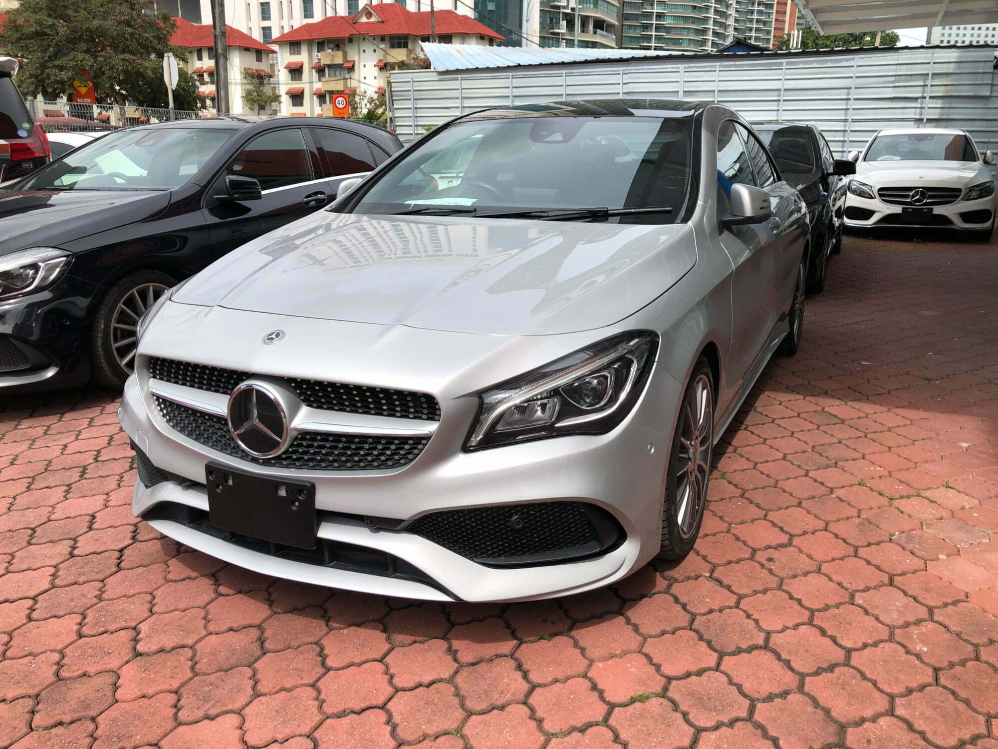 MERCEDES-BENZ CLA180