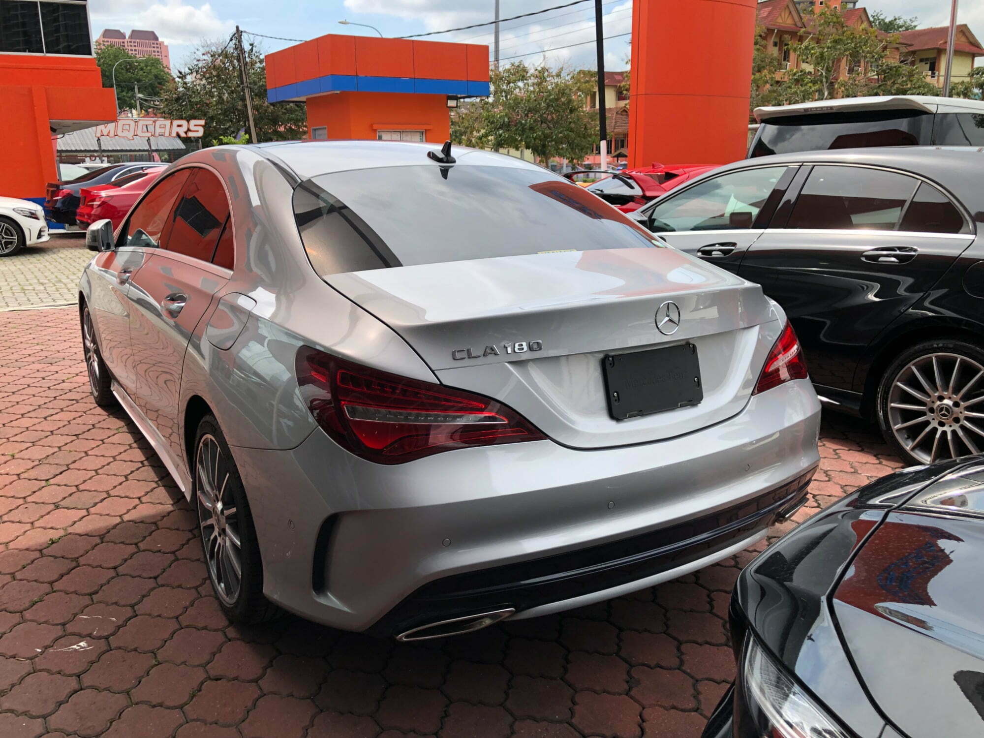 MERCEDES-BENZ CLA180