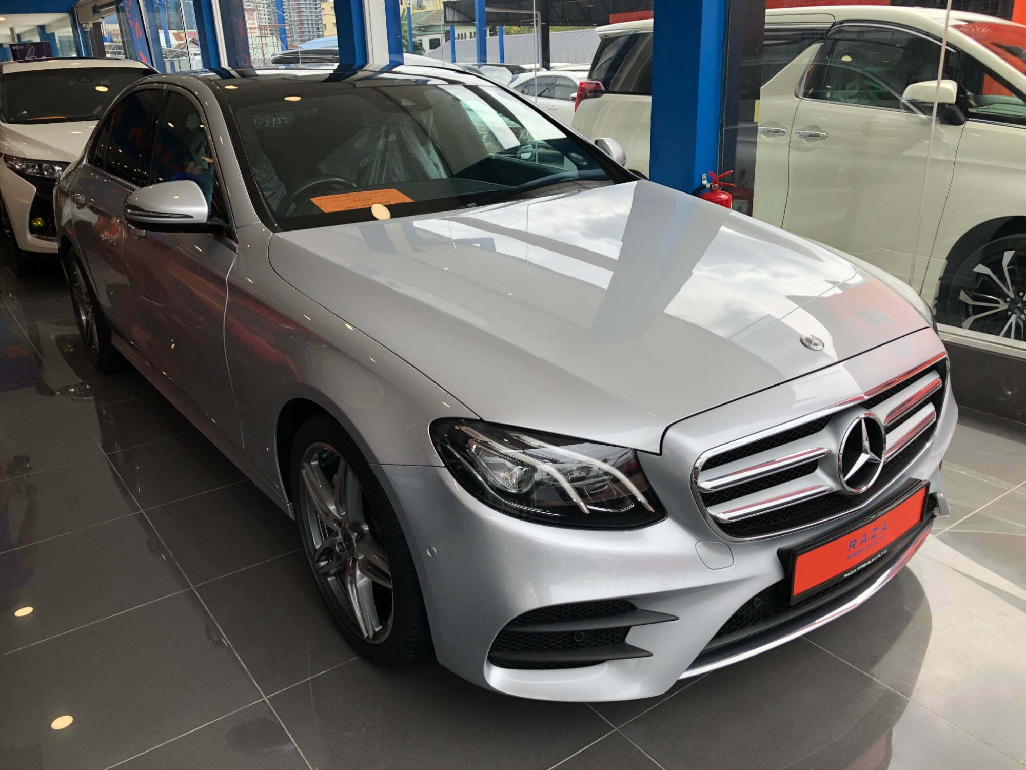 MERCEDES-BENZ E200 AMG LINE PREMIUM