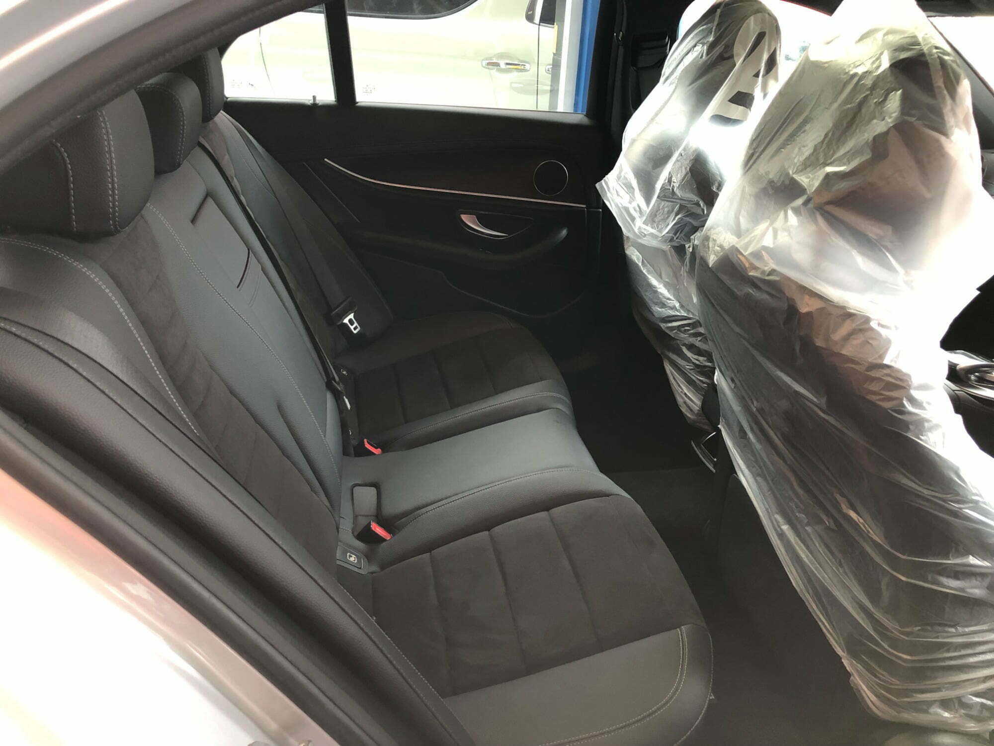 MERCEDES-BENZ E200 AMG LINE PREMIUM