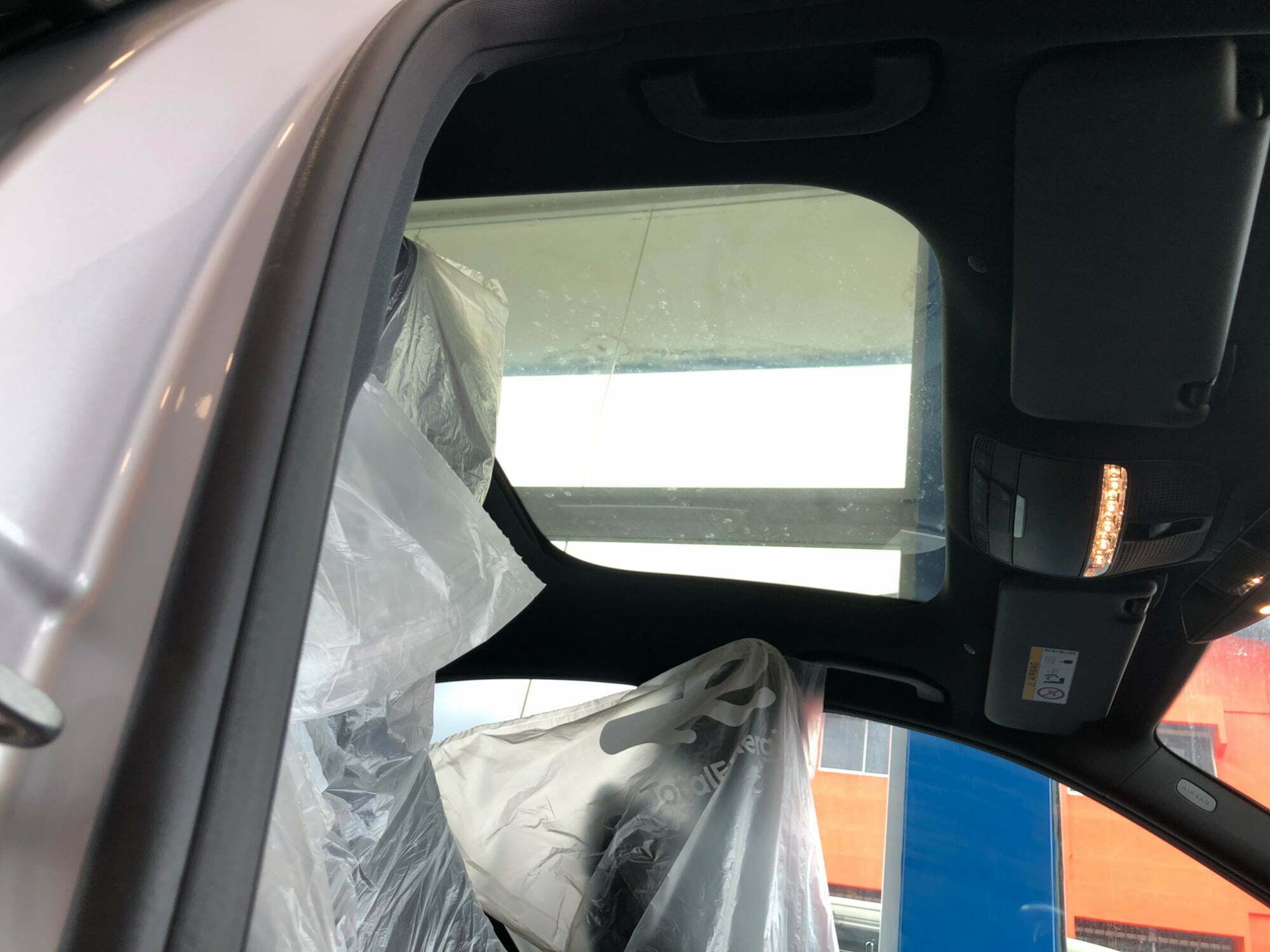 MERCEDES-BENZ E200 AMG LINE PREMIUM