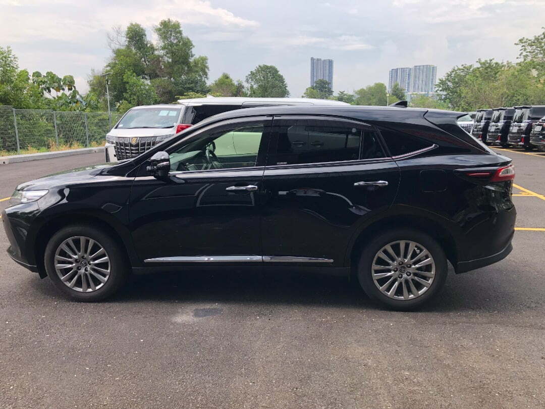 TOYOTA HARRIER PREMIUM