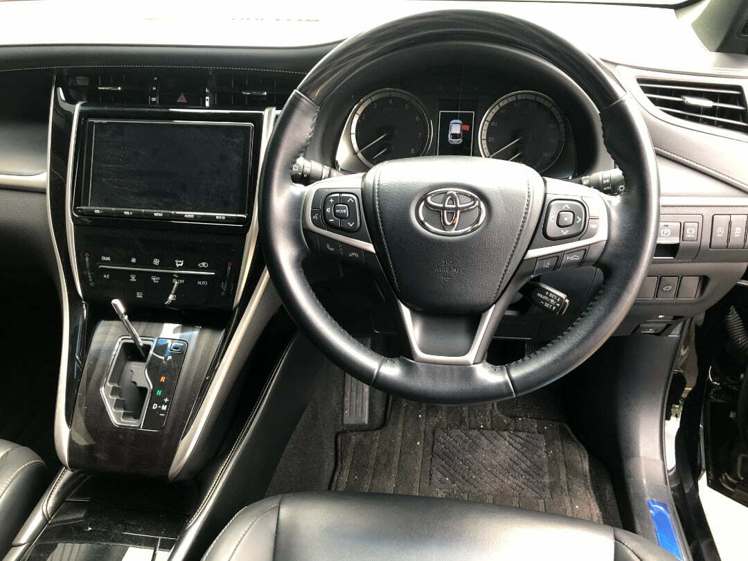 TOYOTA HARRIER PREMIUM