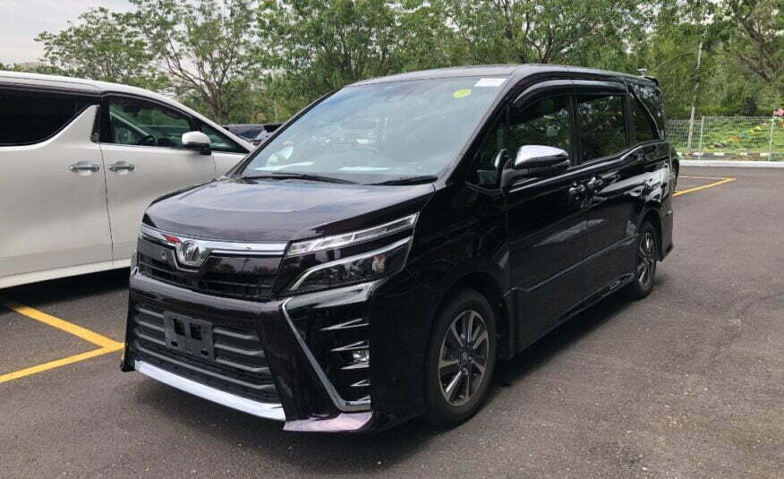 TOYOTA VOXY KIRAMEKI 2