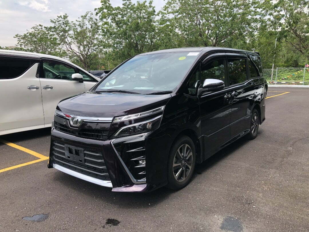 TOYOTA VOXY KIRAMEKI 2
