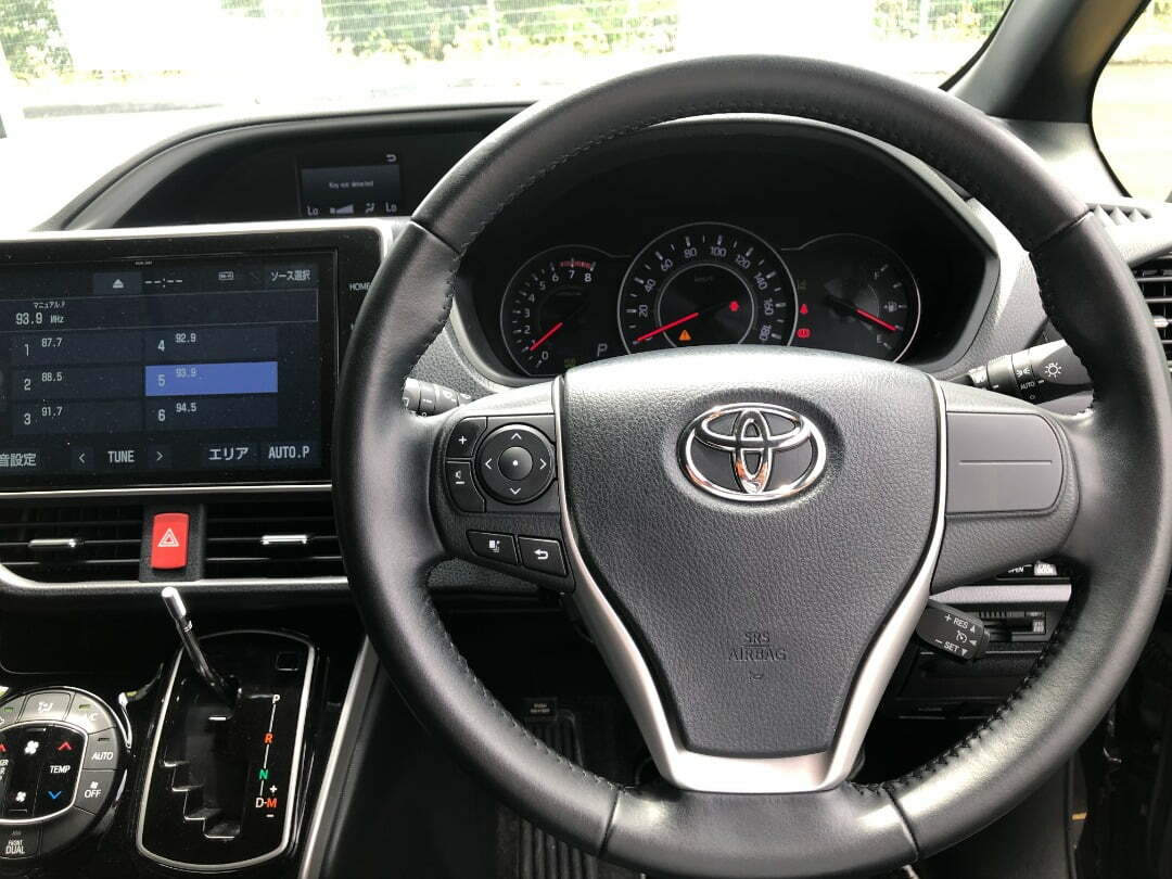 TOYOTA VOXY KIRAMEKI 2