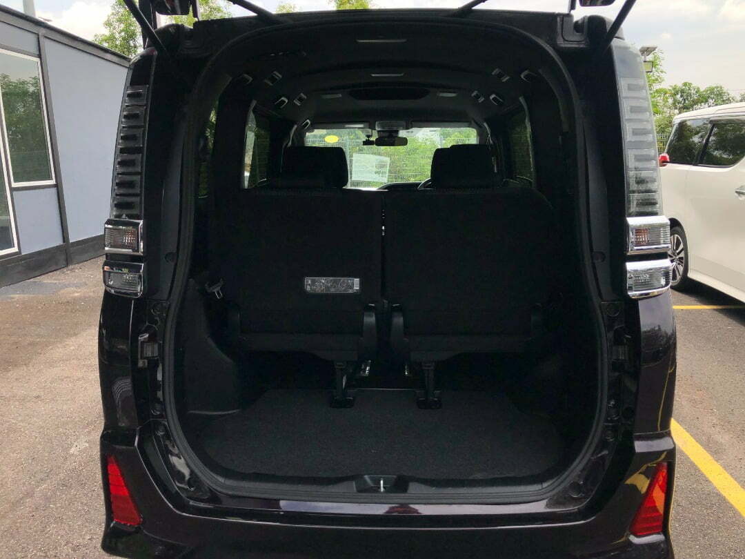 TOYOTA VOXY KIRAMEKI 2